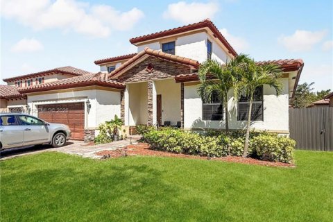 Casa en Homestead, Florida 5 dormitorios, 274.43 m2 № 2057617