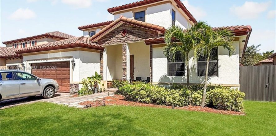 Casa en Homestead, Florida 5 dormitorios, 274.43 m2 № 2057617