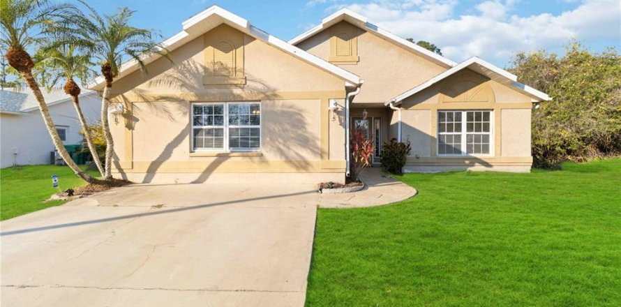 House in Port Charlotte, Florida 3 bedrooms, 177.81 sq.m. № 1522234