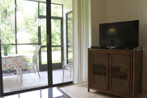 Condo in Bradenton, Florida, 2 bedrooms  № 213422 - photo 11