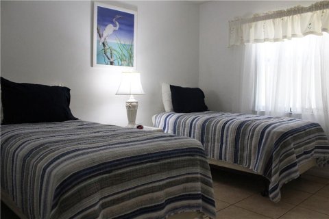 Condo in Bradenton, Florida, 2 bedrooms  № 213422 - photo 17