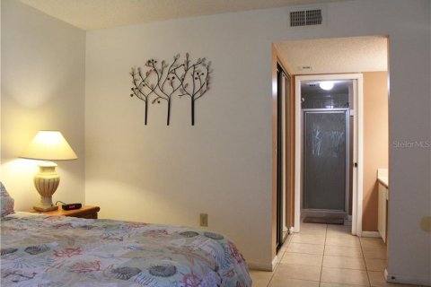 Condo in Bradenton, Florida, 2 bedrooms  № 213422 - photo 14