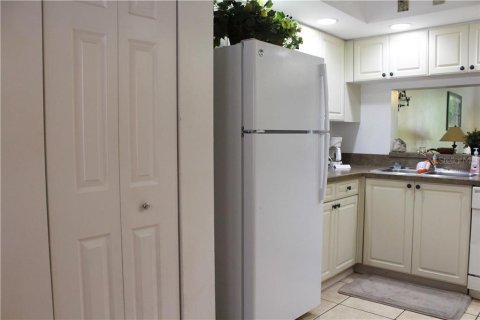 Condo in Bradenton, Florida, 2 bedrooms  № 213422 - photo 5