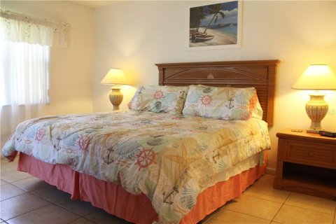 Condo in Bradenton, Florida, 2 bedrooms  № 213422 - photo 12