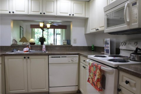 Condo in Bradenton, Florida, 2 bedrooms  № 213422 - photo 6