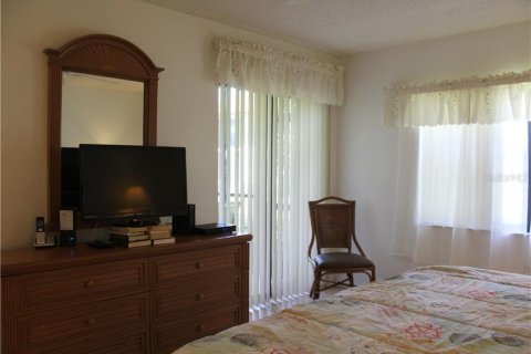 Condo in Bradenton, Florida, 2 bedrooms  № 213422 - photo 13