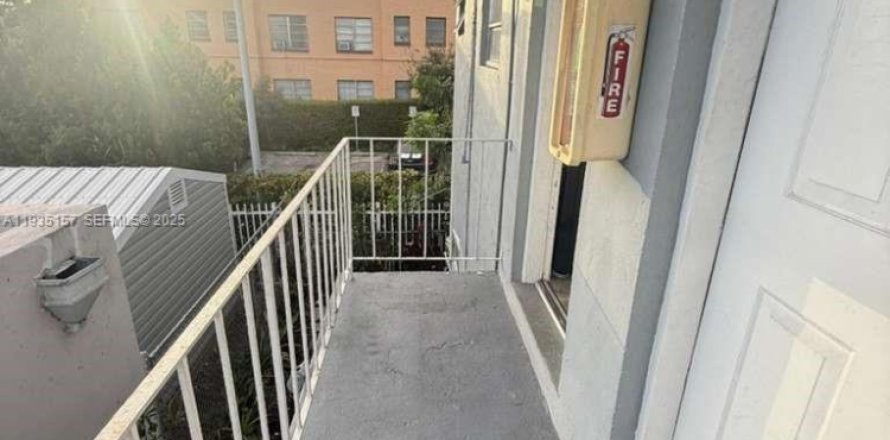 Villa ou maison à Miami, Floride 1 chambre, 56.95 m2 № 1993316