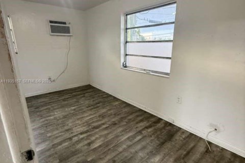 Villa ou maison à louer à Miami, Floride: 1 chambre, 56.95 m2 № 1993316 - photo 4