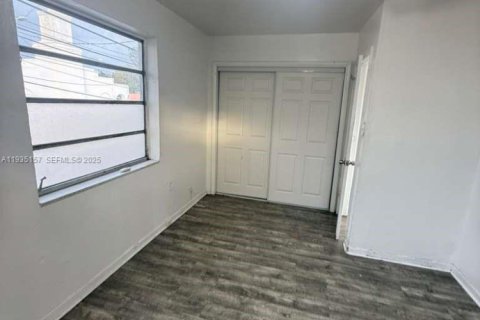 Villa ou maison à louer à Miami, Floride: 1 chambre, 56.95 m2 № 1993316 - photo 5