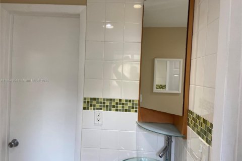 Villa ou maison à louer à Fort Lauderdale, Floride: 1 chambre, 61.32 m2 № 1872064 - photo 19