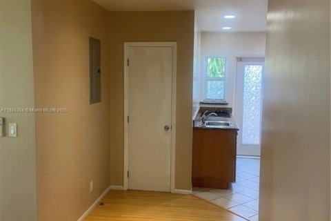 Villa ou maison à louer à Fort Lauderdale, Floride: 1 chambre, 61.32 m2 № 1872064 - photo 13