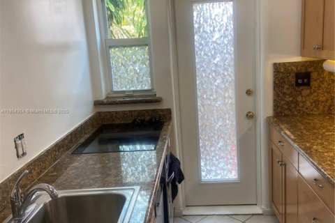 Villa ou maison à louer à Fort Lauderdale, Floride: 1 chambre, 61.32 m2 № 1872064 - photo 11