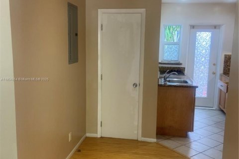 Villa ou maison à louer à Fort Lauderdale, Floride: 1 chambre, 61.32 m2 № 1872064 - photo 9