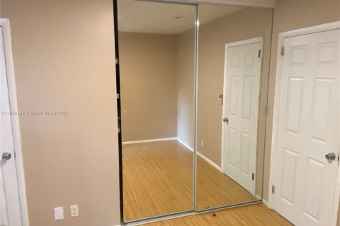 Villa ou maison à louer à Fort Lauderdale, Floride: 1 chambre, 61.32 m2 № 1872064 - photo 17