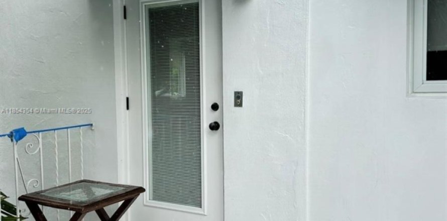 Villa ou maison à Fort Lauderdale, Floride 1 chambre, 61.32 m2 № 1872064