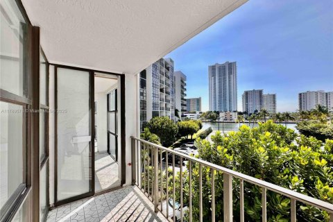Copropriété à vendre à Hallandale Beach, Floride: 2 chambres, 99.87 m2 № 1688895 - photo 6