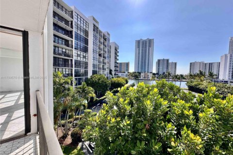 Copropriété à vendre à Hallandale Beach, Floride: 2 chambres, 99.87 m2 № 1688895 - photo 14