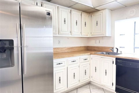 Copropriété à vendre à Hallandale Beach, Floride: 2 chambres, 99.87 m2 № 1688895 - photo 19