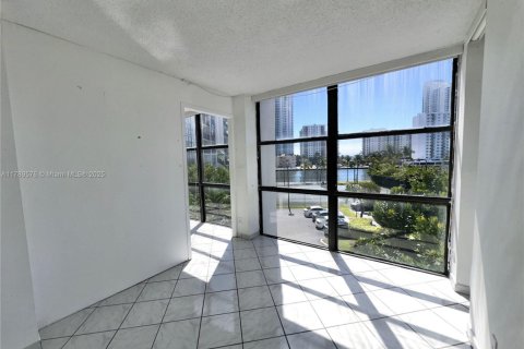 Copropriété à vendre à Hallandale Beach, Floride: 2 chambres, 99.87 m2 № 1688895 - photo 5