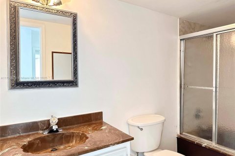 Copropriété à vendre à Hallandale Beach, Floride: 2 chambres, 99.87 m2 № 1688895 - photo 20
