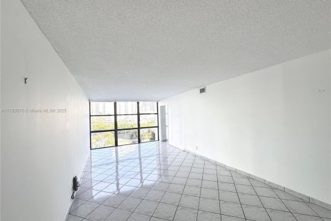 Copropriété à vendre à Hallandale Beach, Floride: 2 chambres, 99.87 m2 № 1688895 - photo 3