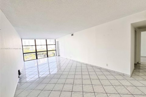 Copropriété à vendre à Hallandale Beach, Floride: 2 chambres, 99.87 m2 № 1688895 - photo 17