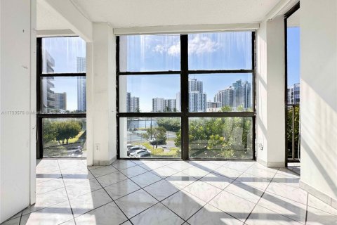 Copropriété à vendre à Hallandale Beach, Floride: 2 chambres, 99.87 m2 № 1688895 - photo 13