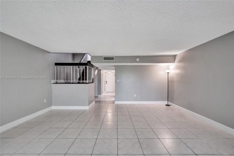 Copropriété à vendre à Coral Springs, Floride: 2 chambres, 125.42 m2 № 1948147 - photo 25