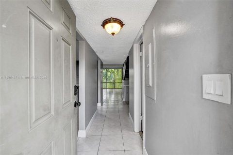 Copropriété à vendre à Coral Springs, Floride: 2 chambres, 125.42 m2 № 1948147 - photo 2