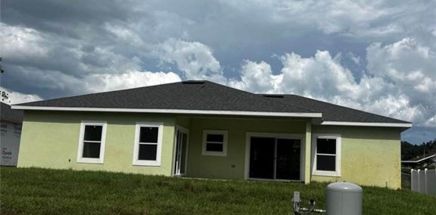 House in Leesburg, Florida 4 bedrooms, 166.02 sq.m. № 1874022