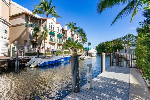 Villa ou maison à louer à Fort Lauderdale, Floride: 5 chambres, 562.8 m2 № 2194487 - photo 15