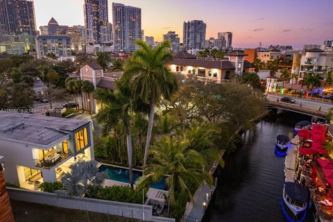 Villa ou maison à louer à Fort Lauderdale, Floride: 5 chambres, 562.8 m2 № 2194487 - photo 10