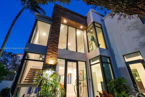 Villa ou maison à louer à Fort Lauderdale, Floride: 5 chambres, 562.8 m2 № 2194487 - photo 11