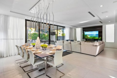 Villa ou maison à louer à Fort Lauderdale, Floride: 5 chambres, 562.8 m2 № 2194487 - photo 16