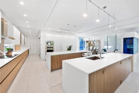 Villa ou maison à louer à Fort Lauderdale, Floride: 5 chambres, 562.8 m2 № 2194487 - photo 19