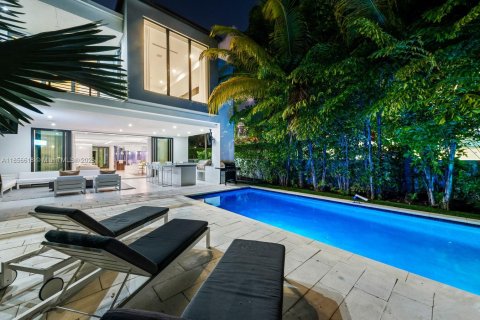 Villa ou maison à louer à Fort Lauderdale, Floride: 5 chambres, 562.8 m2 № 2194487 - photo 2