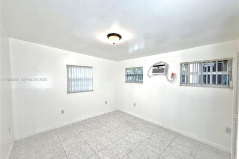 Снять в аренду виллу или дом в Майами, Флорида 2 спальни, 135.36м2, № 1989391 - фото 8