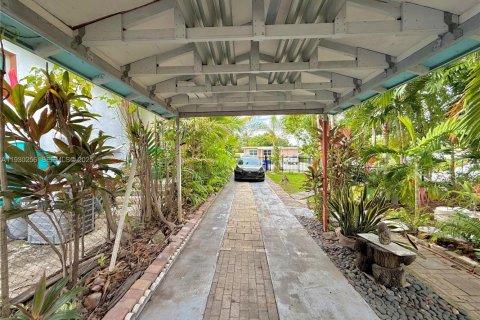 Снять в аренду виллу или дом в Майами, Флорида 2 спальни, 135.36м2, № 1989391 - фото 21