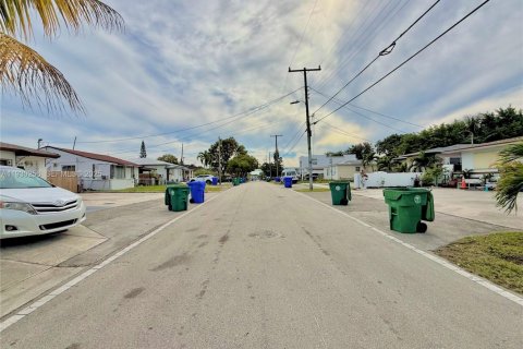 Снять в аренду виллу или дом в Майами, Флорида 2 спальни, 135.36м2, № 1989391 - фото 25