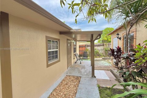 Снять в аренду виллу или дом в Майами, Флорида 2 спальни, 135.36м2, № 1989391 - фото 28