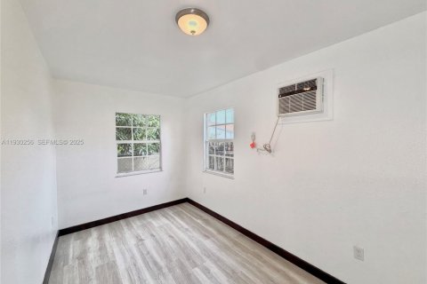 Снять в аренду виллу или дом в Майами, Флорида 2 спальни, 135.36м2, № 1989391 - фото 11