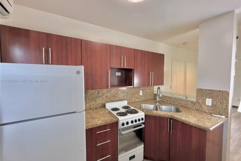 Снять в аренду виллу или дом в Майами, Флорида 2 спальни, 135.36м2, № 1989391 - фото 6