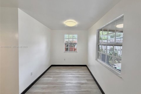 Снять в аренду виллу или дом в Майами, Флорида 2 спальни, 135.36м2, № 1989391 - фото 3