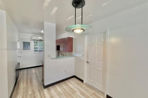 Снять в аренду виллу или дом в Майами, Флорида 2 спальни, 135.36м2, № 1989391 - фото 4