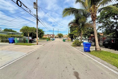 Снять в аренду виллу или дом в Майами, Флорида 2 спальни, 135.36м2, № 1989391 - фото 26