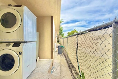 Снять в аренду виллу или дом в Майами, Флорида 2 спальни, 135.36м2, № 1989391 - фото 17