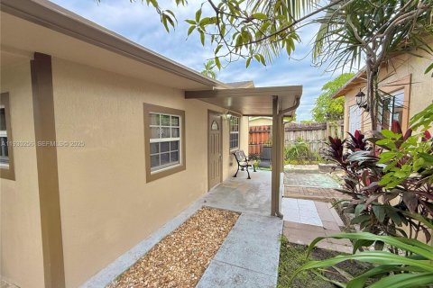 Снять в аренду виллу или дом в Майами, Флорида 2 спальни, 135.36м2, № 1989391 - фото 27