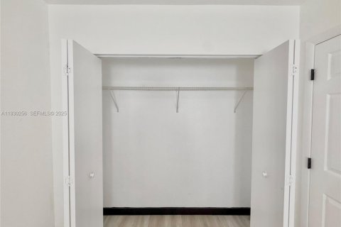 Снять в аренду виллу или дом в Майами, Флорида 2 спальни, 135.36м2, № 1989391 - фото 14