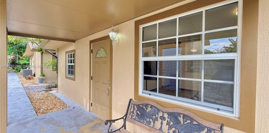 Дом в Майами, Флорида 2 спальни, 135.36м2 № 1989391