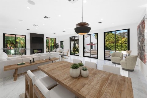 Купить виллу или дом в Корал-Гейблс, Флорида 5 спален, 319.58м2, № 1945395 - фото 6